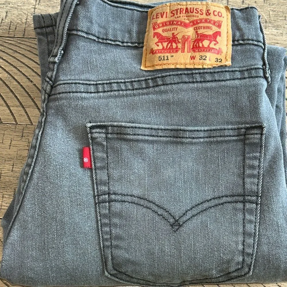 Levi's Men's Charcoal Gray Slim Jeans 👖 5 pockets for your gear ⚙️ stretch!